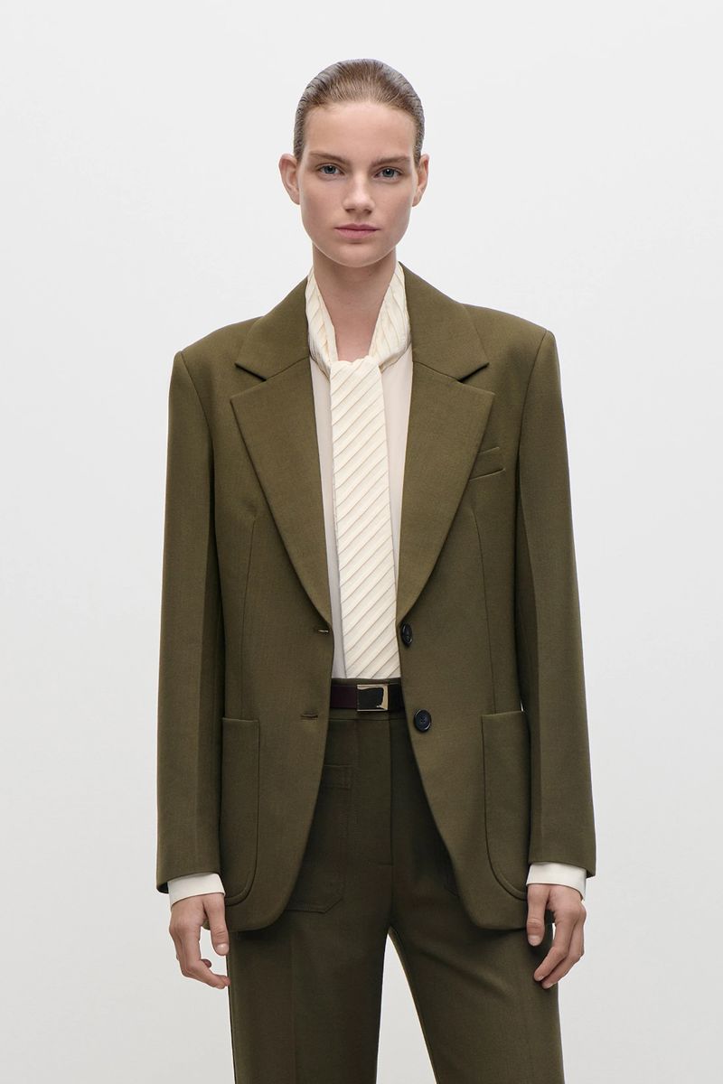 Taillierter Blazer aus fließender Wolle