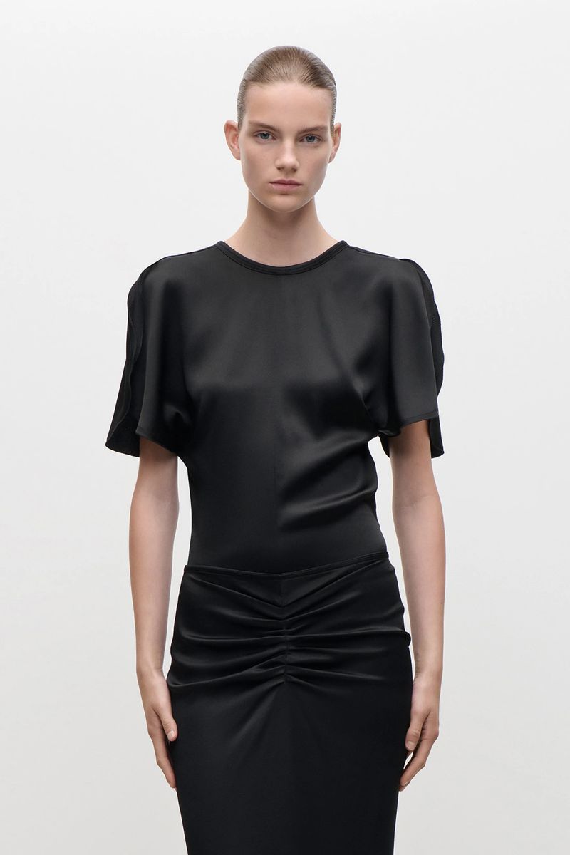 Elegantes Satin-Oberteil Bela mit Flatterärmeln