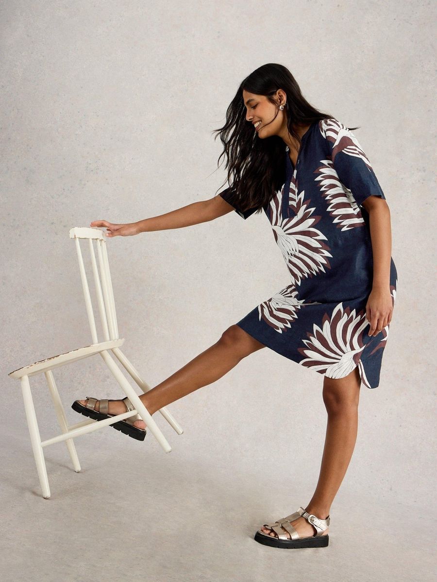 Leinenkleid mit stilisiertem Blumenprint