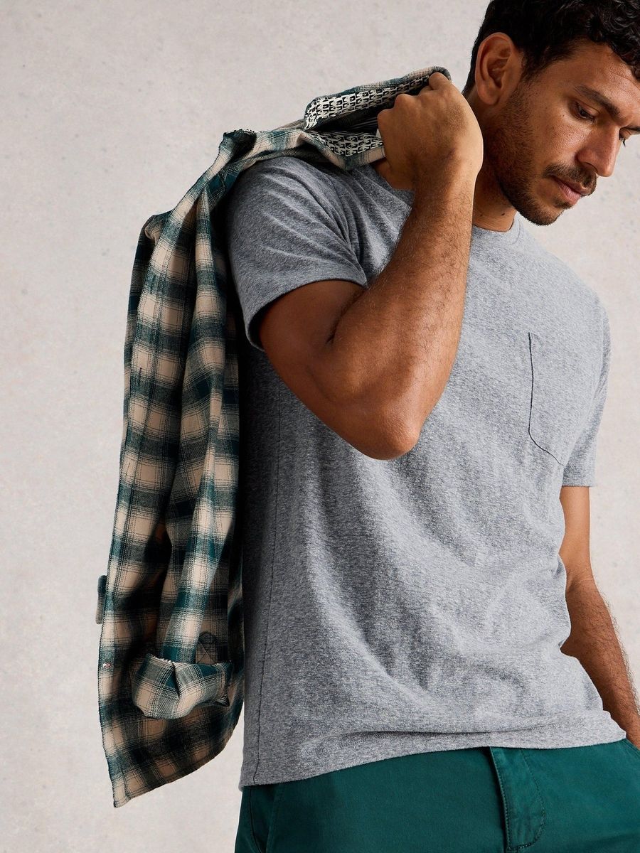 Essentielles Baumwoll-T-Shirt mit Tasche