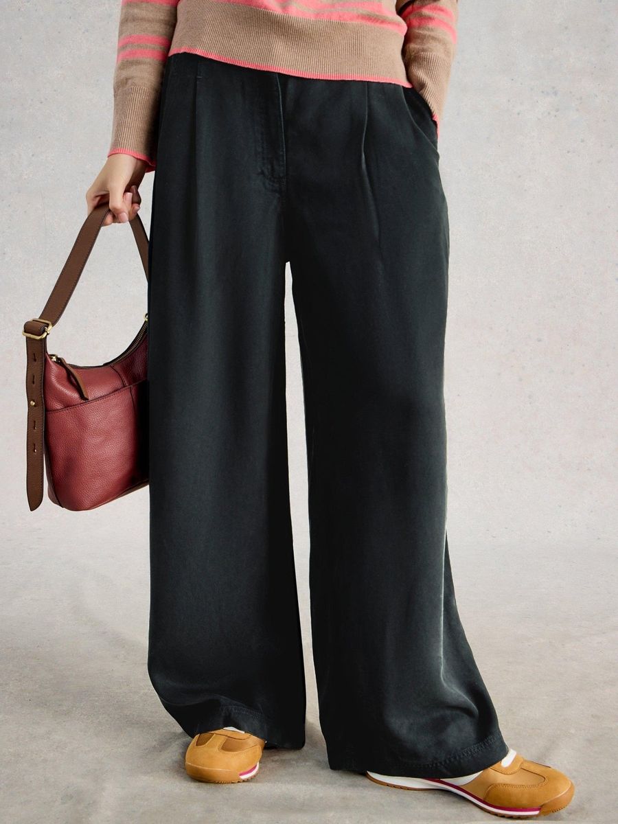 Weit geschnittene Tencel-Hose mit Bügelfalten