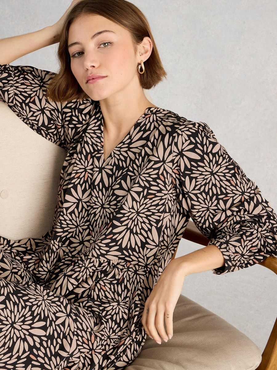 Kleid mit Blumenmuster und Keilausschnitt
