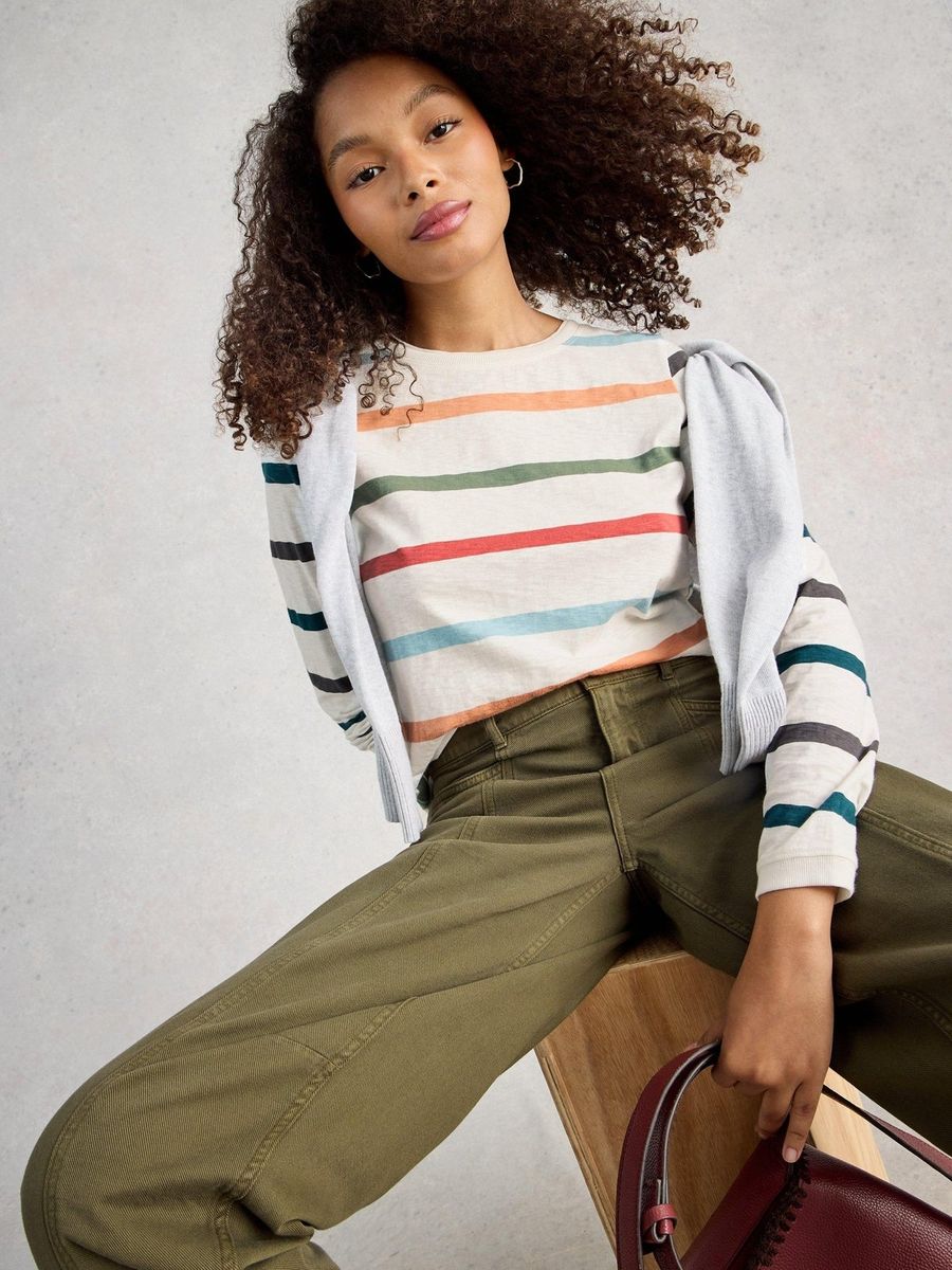 Lässiges Langarmshirt mit bunten Streifen