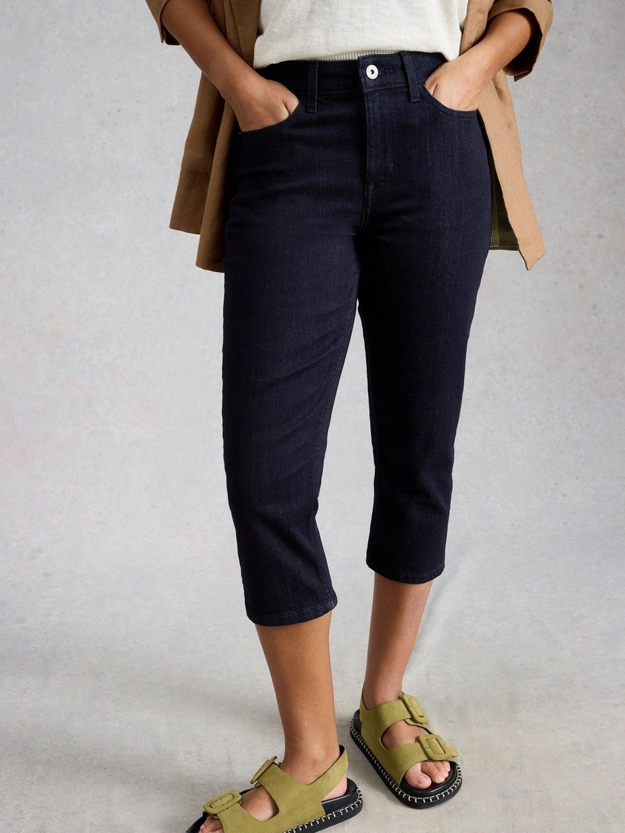 Schmal geschnittene Caprijeans mit Seitenschlitzen