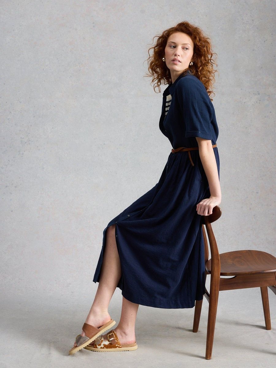 Fließendes navyblaues Baumwoll-Hemdkleid