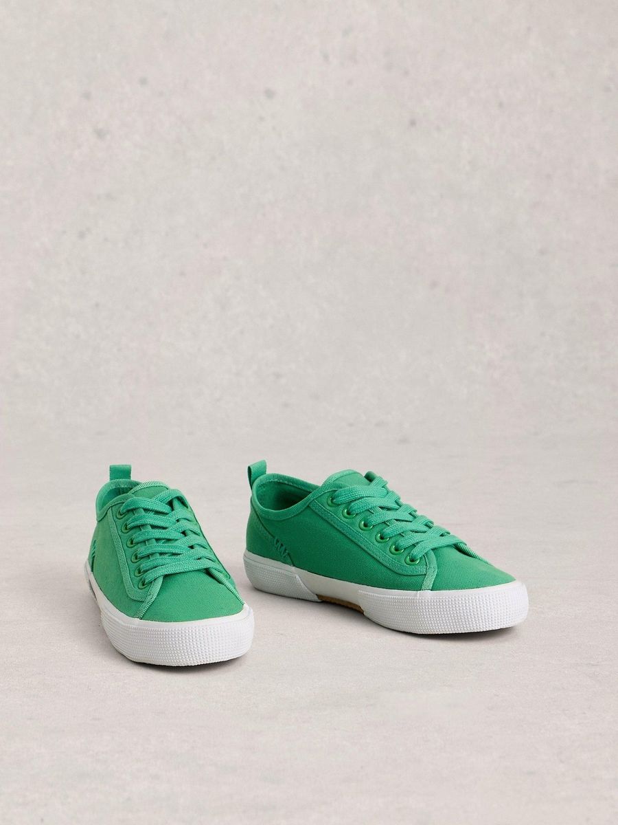 Canvas-Sneaker mit handgestickten Akzenten