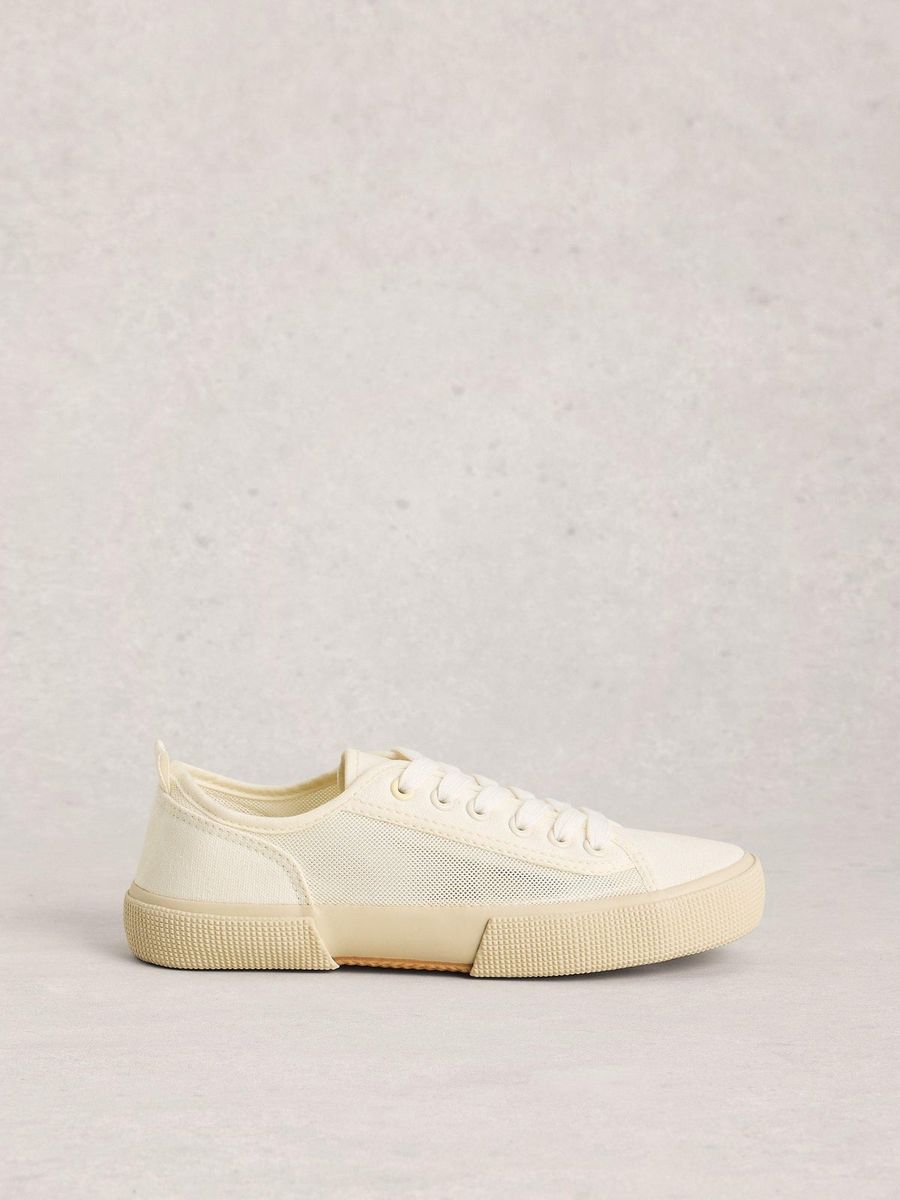 Canvas-Sneaker mit Netzeinsätzen