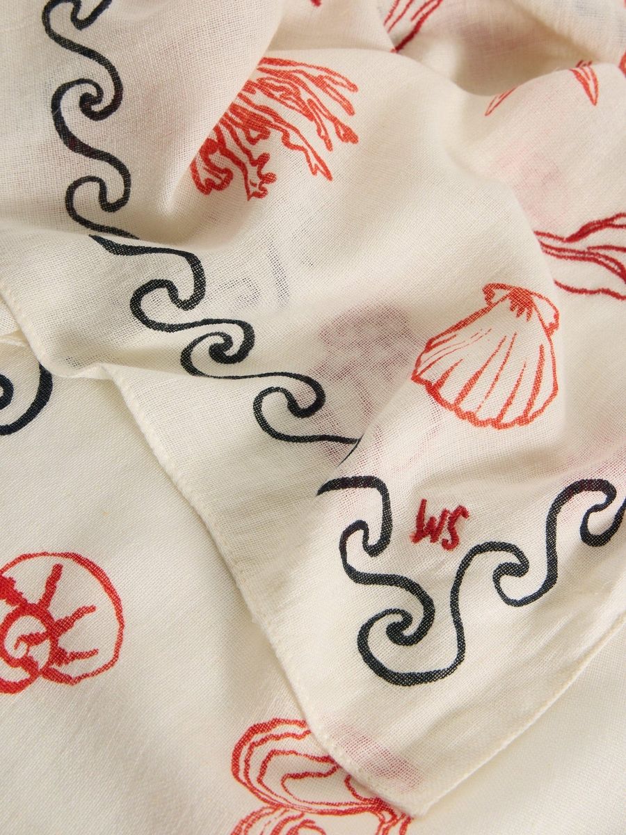Bestickter Schal mit Muschelmuster
