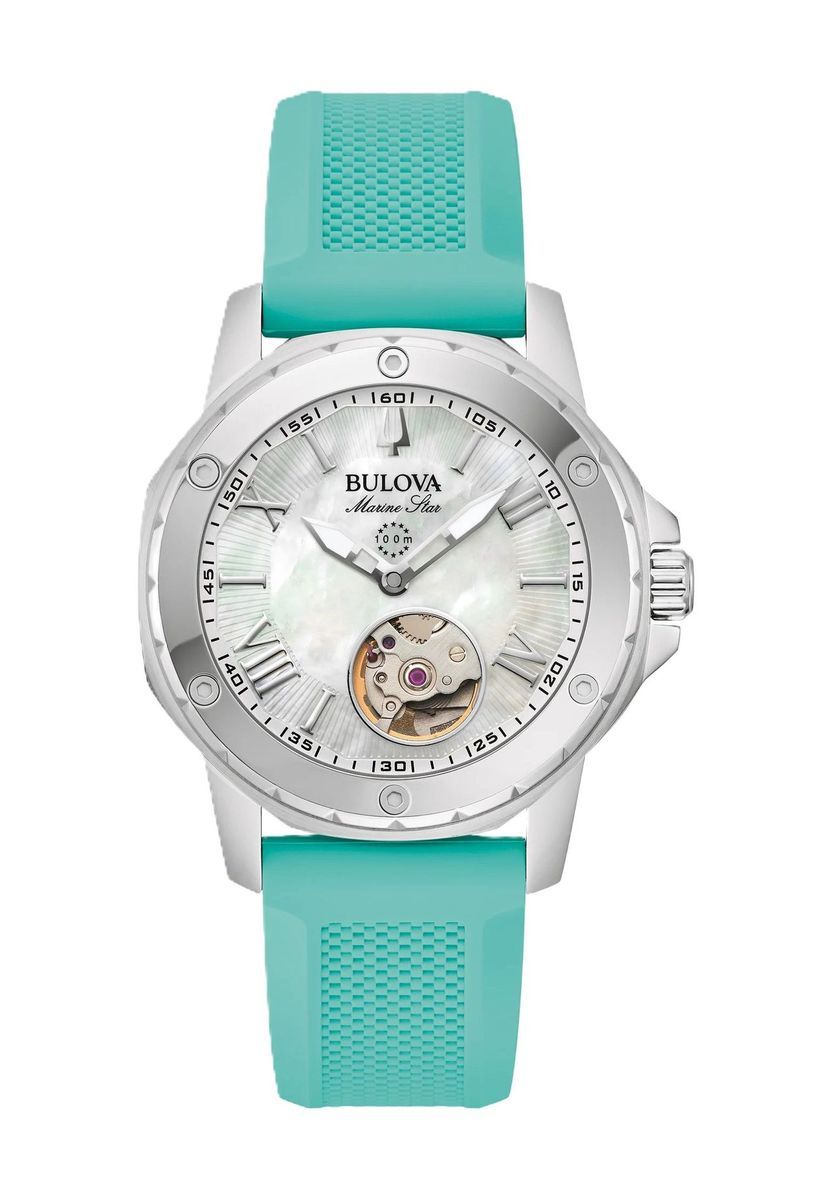 Silberfarbene Uhr mit blaugrünem Silikonarmband