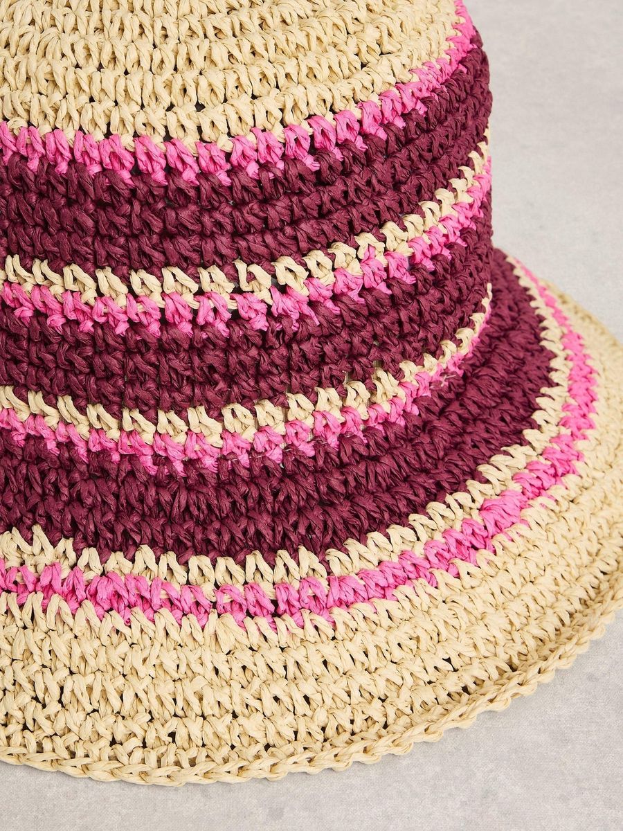 Gestreifter Häkel-Sonnenhut aus Raffia