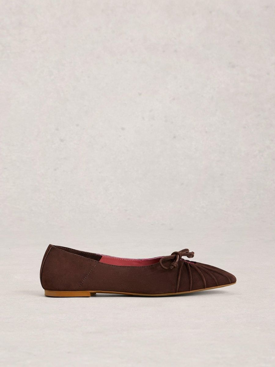 Geraffte Wildleder-Ballerinas mit Schleife