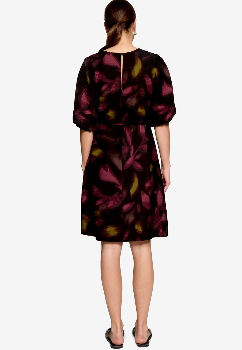 Verschwommenes Blumen-Minikleid mit Gürtel
