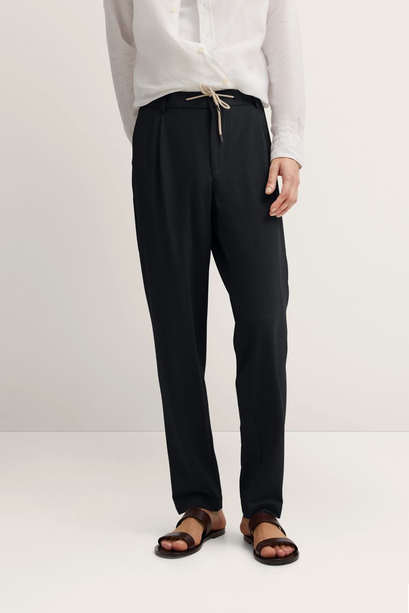 Moderne Bundfaltenhose mit Kordelzug