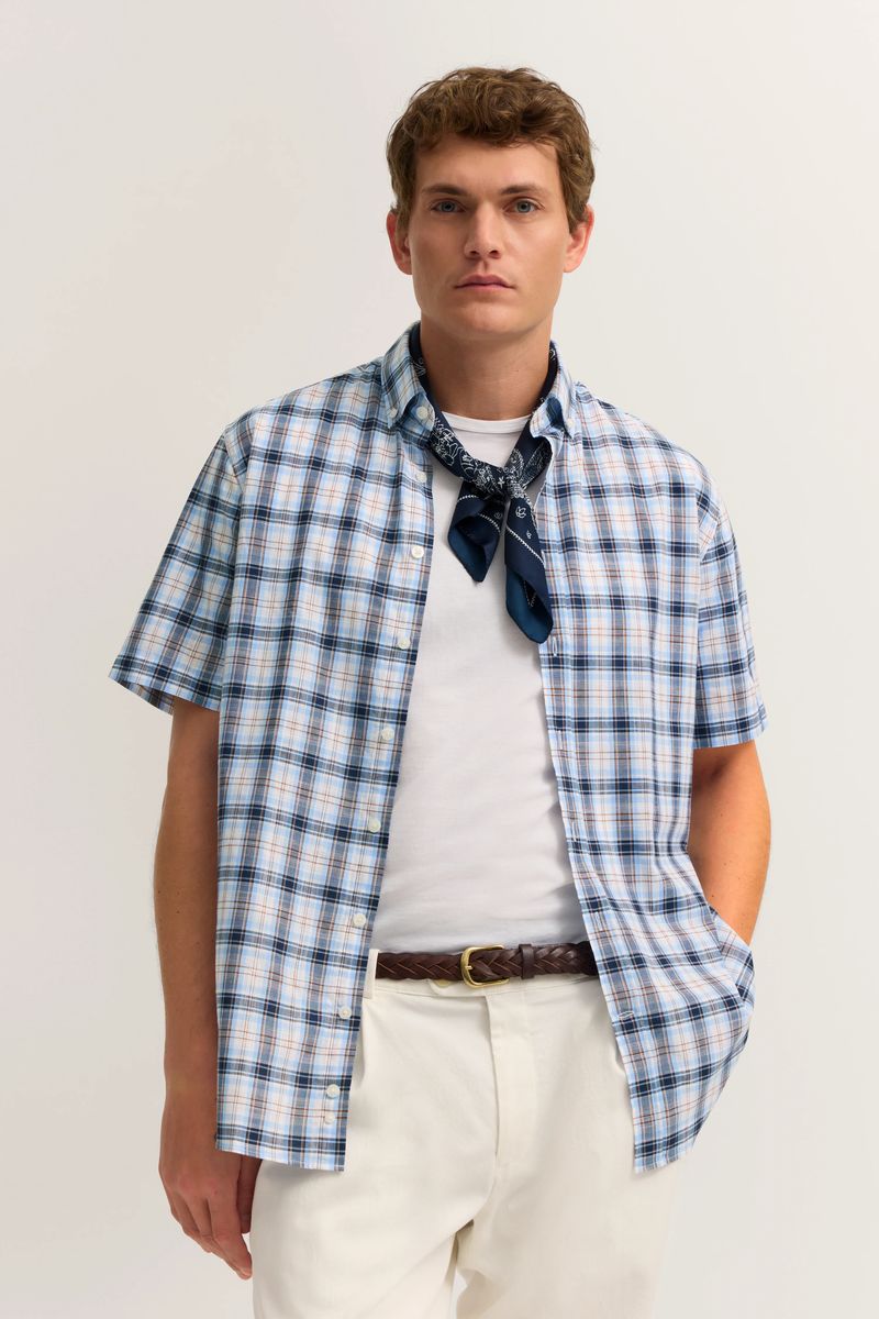 Kariertes Kurzarmhemd mit Button-Down-Kragen