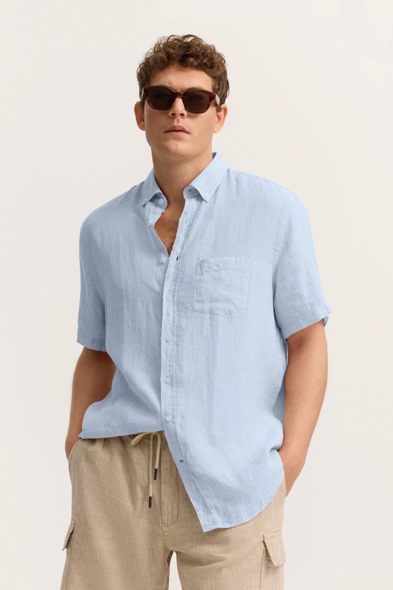 Kurzärmeliges Leinenhemd mit Button-Down-Kragen