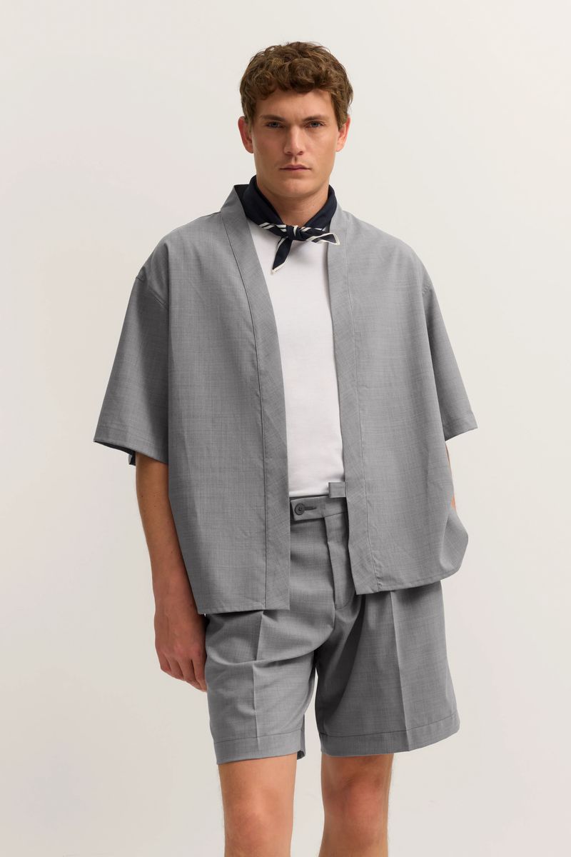 Locker Sitzendes Kimono-Hemd mit Gürtel