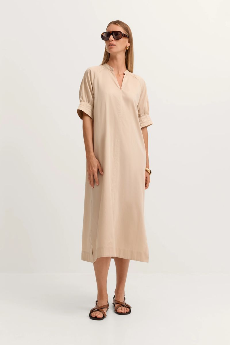 Modernes Blusenkleid aus Baumwollsatin