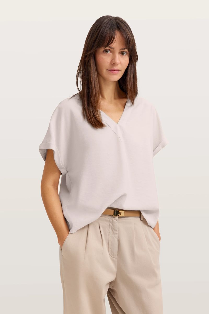 Fließendes Blusenshirt mit V-Ausschnitt