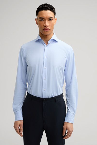 Modernes Slim-Fit Reisehemd