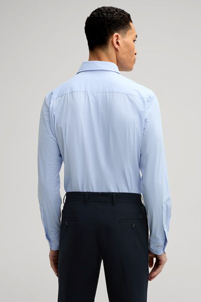 Modernes Slim-Fit Reisehemd