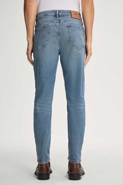 Locker geschnittene Jeans mit Destroyed-Effekten