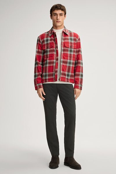 Elegante Chino im Anzug-Stil