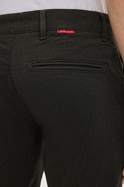 Elegante Chino im Anzug-Stil