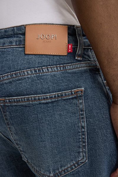 Klassische Five-Pocket Tapered Jeans