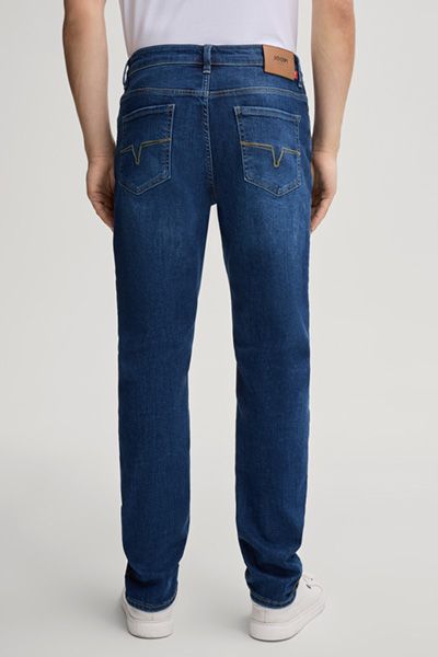 Schmal geschnittene Jeans im Used-Look