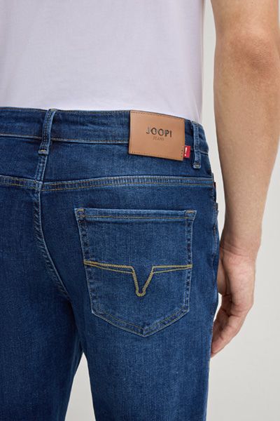 Schmal geschnittene Jeans im Used-Look