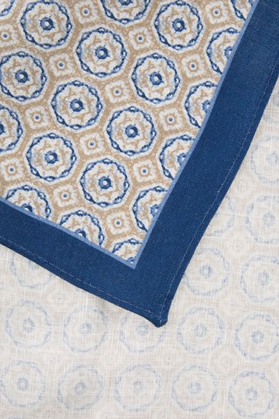 Elegantes Einstecktuch mit geometrischem Muster