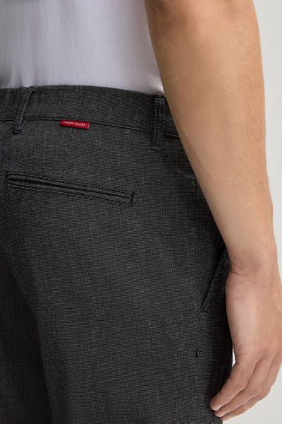 Schmal geschnittene Stretch-Baumwoll-Chino