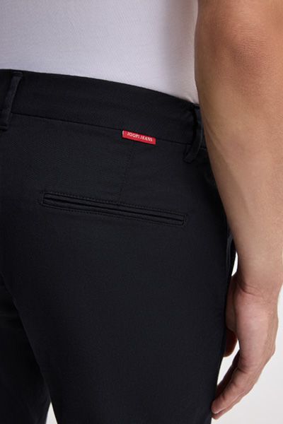 Tapered Stretch-Chino mit Tunnelzug