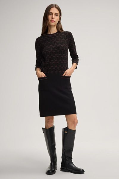 Gemustertes Strickdesign mit aufgesetzten Taschen