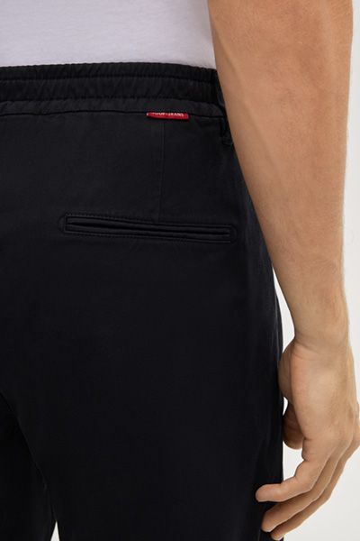 Lockere Bundfaltenhose aus Baumwolle