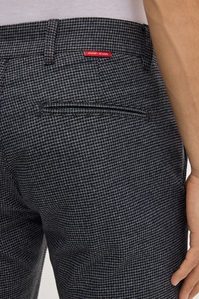 Gemusterte Chino aus Tech-Viskose