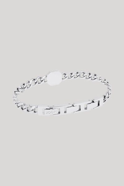 Panzerarmband mit geometrischem Detail