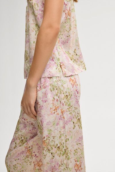 Filigranes Blumentop mit Spitze