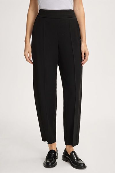 Schmal zulaufende Crepe-Hose mit Hochbund
