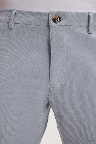 Schmal geschnittene Stretch-Baumwoll-Chino