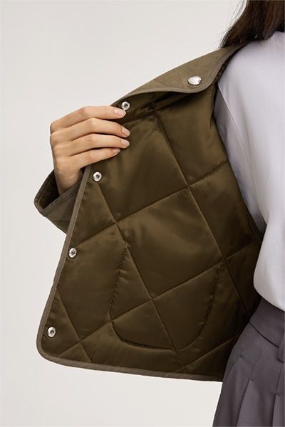 Gesteppte Cordjacke mit Druckknöpfen