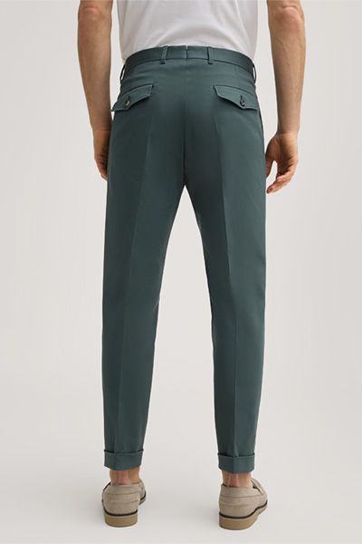 Schmal geschnittene Baumwollhose mit Bundfalte