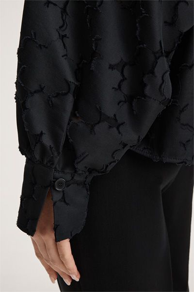 Oversize-Bluse mit floraler Struktur
