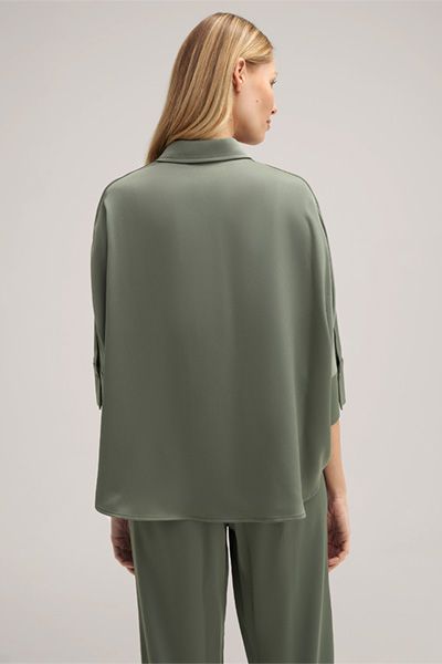 Fließende Crêpe-Bluse mit Fledermausärmeln
