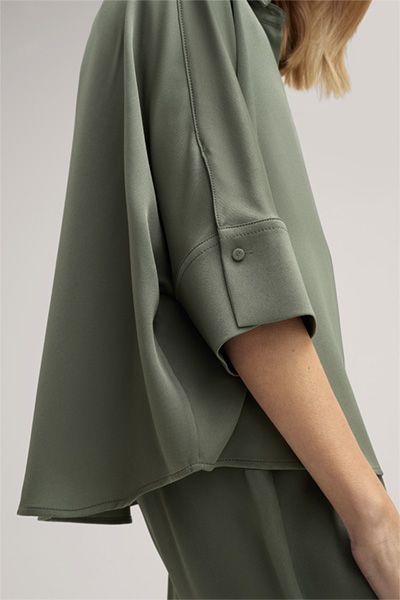 Fließende Crêpe-Bluse mit Fledermausärmeln