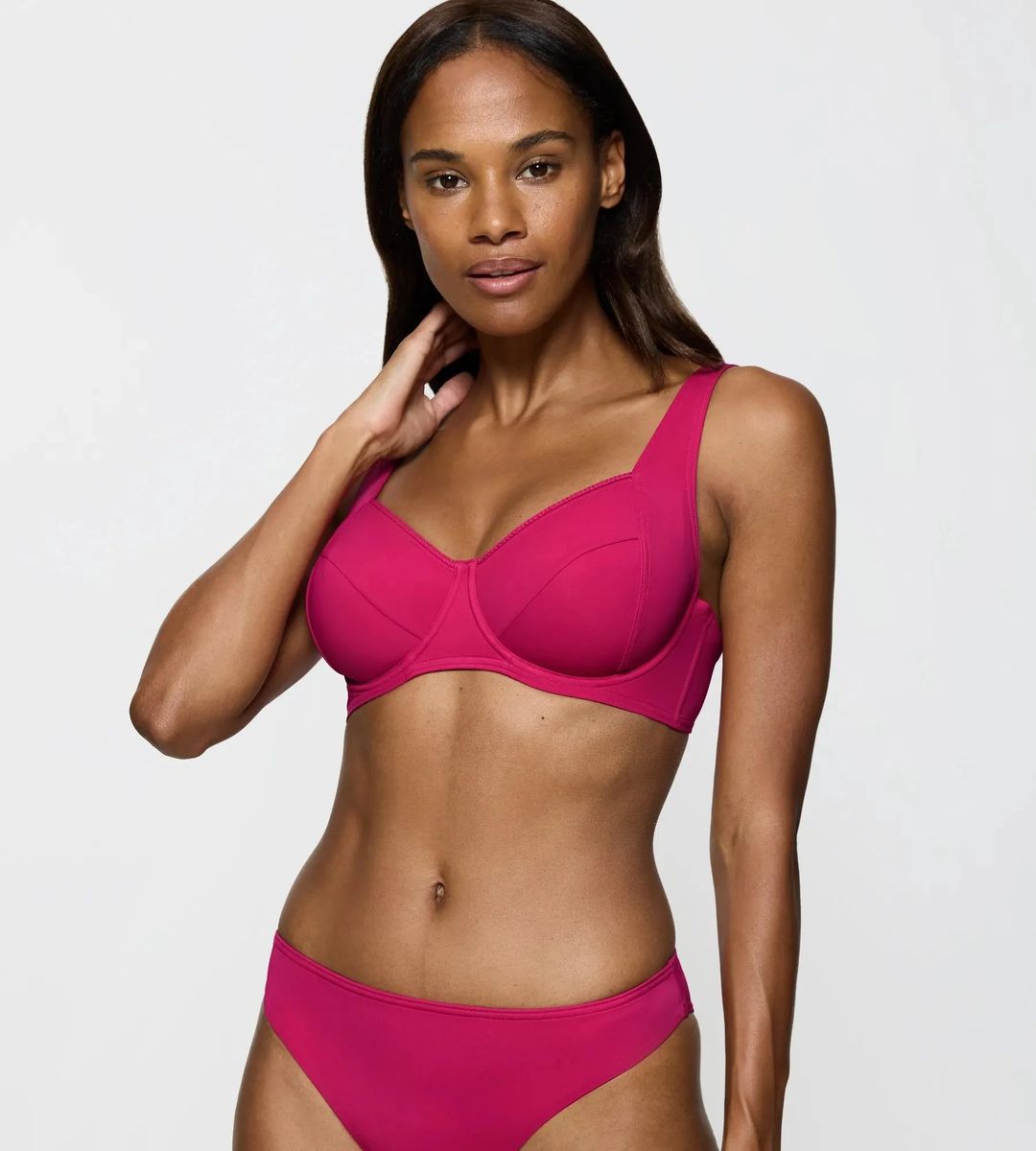Bügel-Bikini-Oberteil mit dekorativem Saum