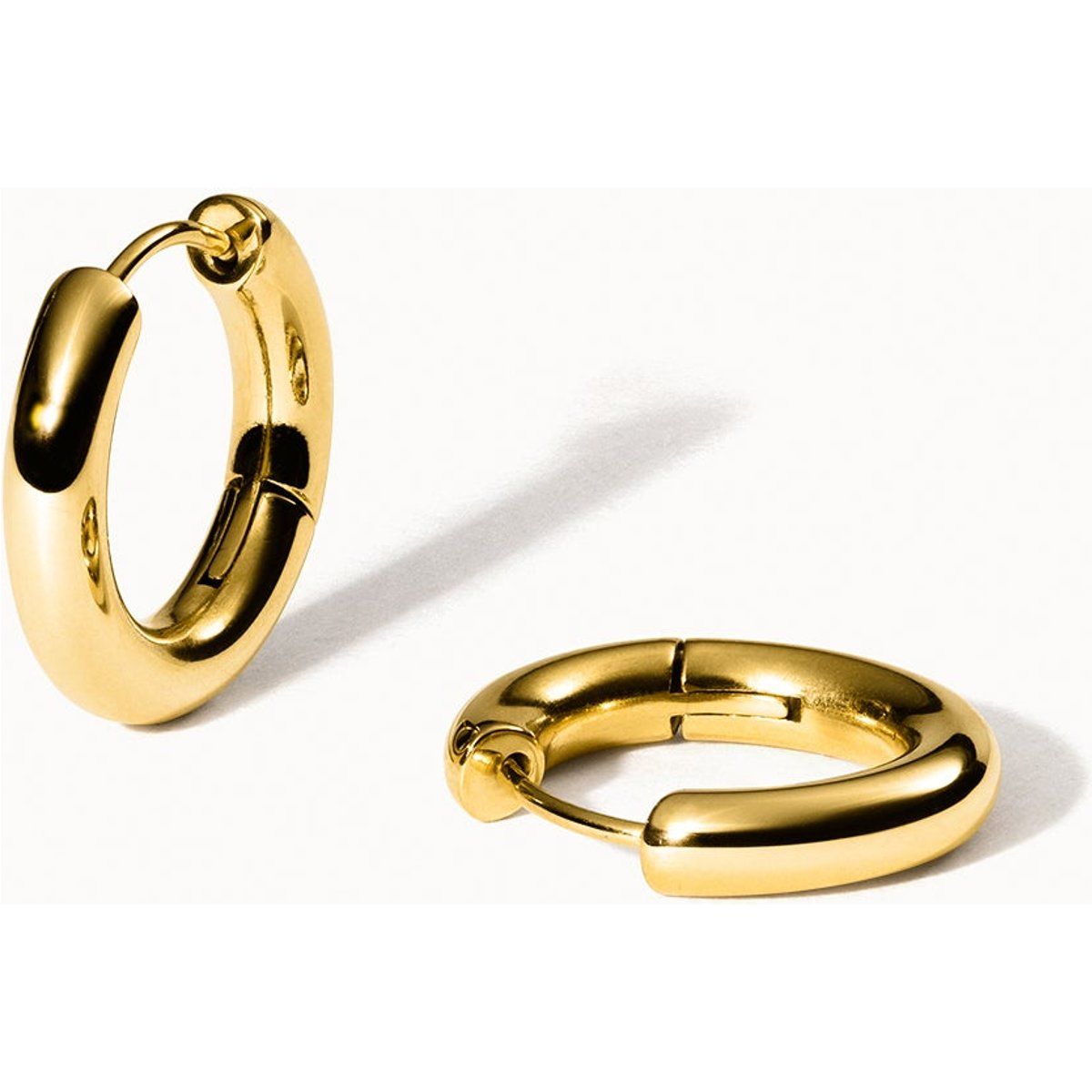 Kleine, klobige goldene Creolen