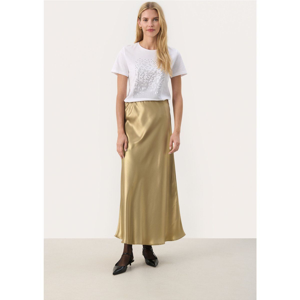 Rock Feminine Form Gold