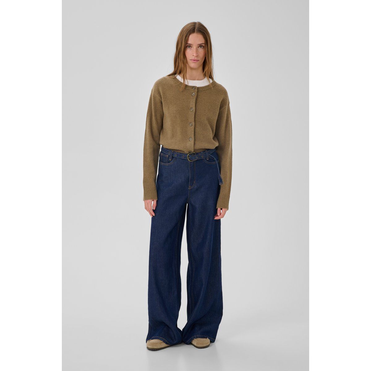 Weit geschnittene High-Waist-Gürteljeans