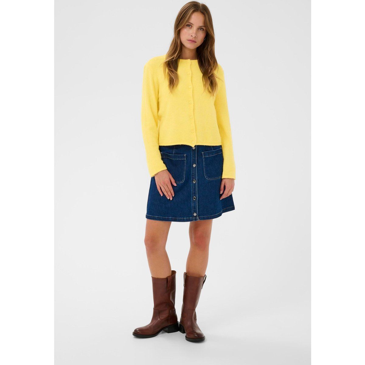 Weiche Strickjacke mit Rundhalsausschnitt